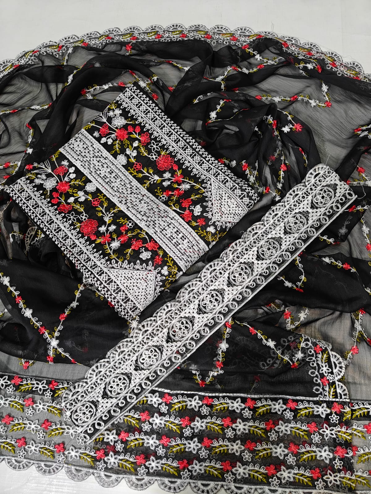 Luxury Embroidered Printed Lawn 3PC Unstitched Memon Clothes